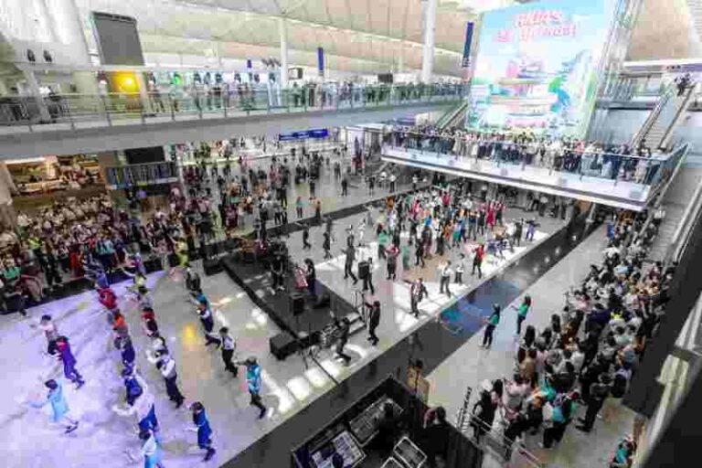 Bandara Internasional Hong Kong Rayakan HUT ke-25, Bagikan 80.000 Tiket Pesawat Gratis