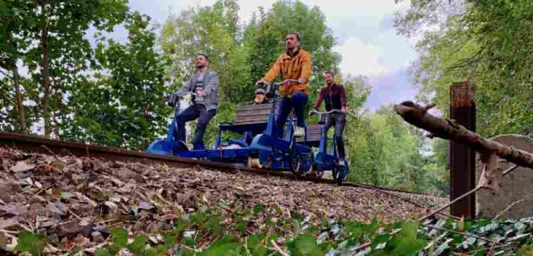 Tak ada di Indonesia, Railbiking Jadi Kegiatan Wisata Rel yang Menyehatkan