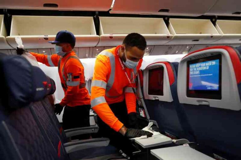 Pembersihan Kabin di Antara Dua Penerbangan, Inilah Standar Waktu yang Diperlukan