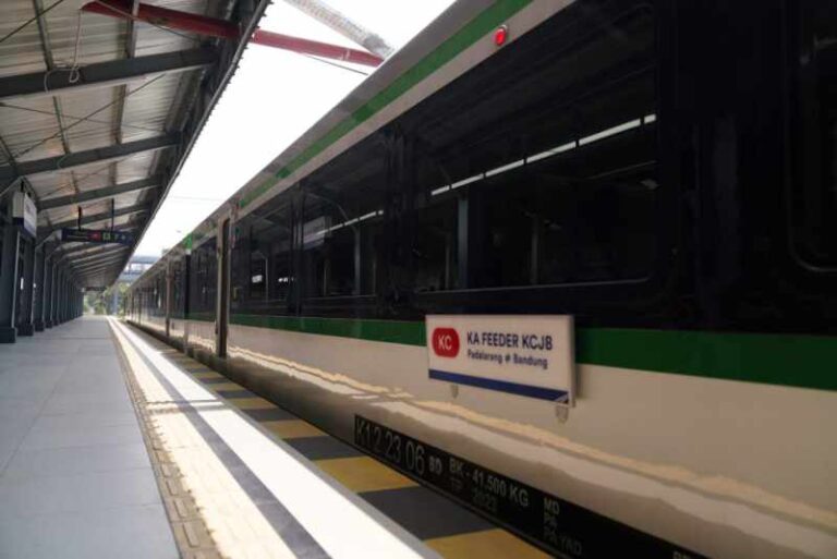 PT KAI Sebut KA Feeder Kereta Cepat Whoosh Anjlok di Bandung Tak Ganggu Layanan
