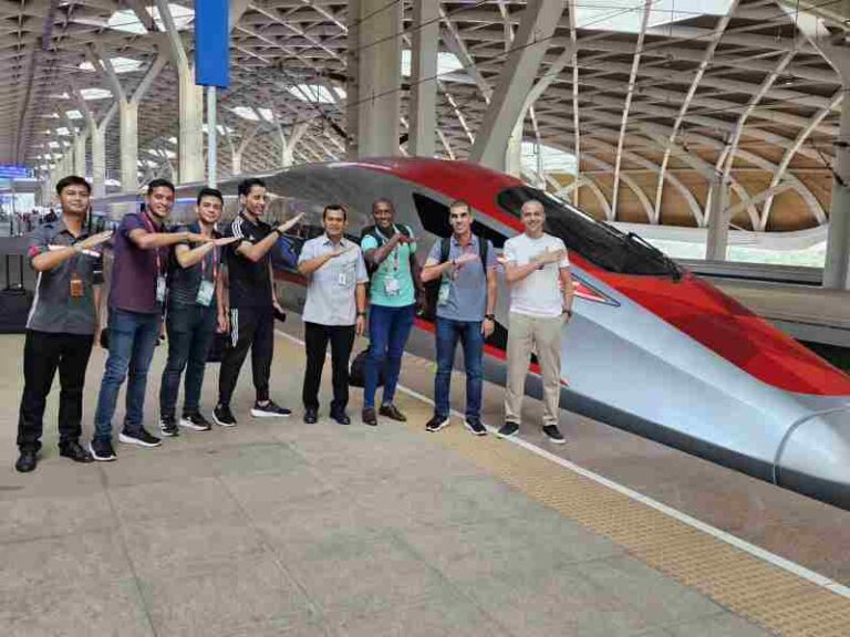 Piala Dunia U-17 di Bandung, Official Tim FIFA-PSSI Naik Kereta Cepat Whoosh