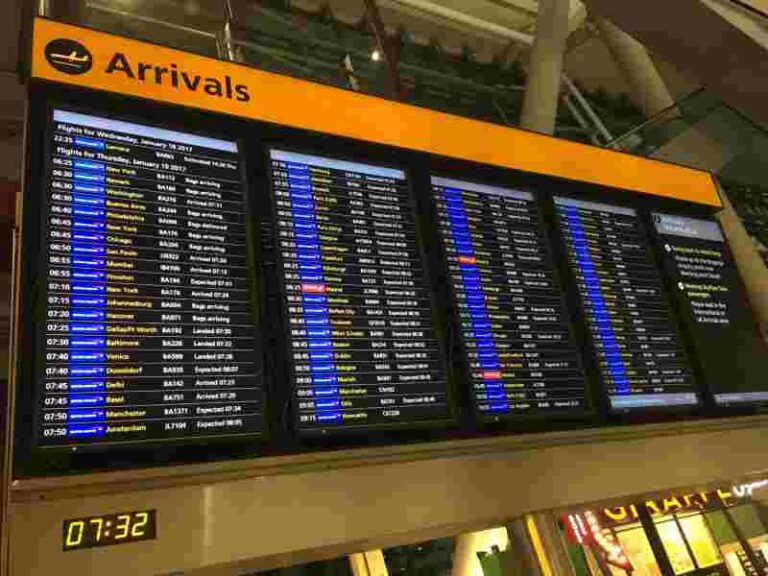Sepintas Mirip, Ini Perbedaan “Arrived” dan “Landed” di Papan Informasi Kedatangan Bandara
