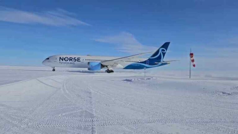 Setelah Airbus A340, Boeing 787 Dreamliner Jadi Pesawat Berbadan Lebar Kedua yang Mendarat di Antartika