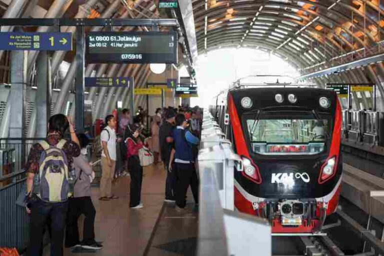 Akomodir Mobilitas Masyarakat Pada Malam Pergantian Tahun, KAI Perpanjang Waktu Layanan LRT Jabodebek