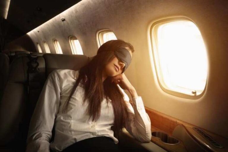 Mengenal Apa Itu “Red Eye Flight” – Efek pada Tubuh dan Tips Antisipasinya