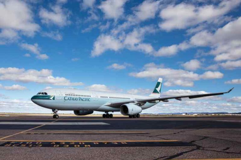 Setelah Empat Tahun Grounded, Cathay Pacific Bawa Pulang Pesawat Terakhirnya dari Gurun Australia