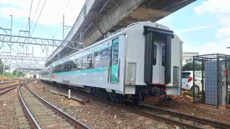 Balai Yasa Manggarai Hadirkan Kereta Eksekutif Livery Baru (Bergaris Hijau Muda) dan Compartment