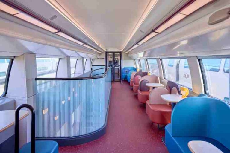 Perancis Luncurkan Kereta Cepat TGV INOUI Dengan Gerbong Makan Bertingkat