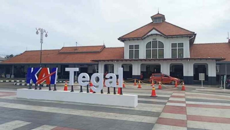 Makin Cakep! Begini Kondisi Terkini Stasiun Tegal Tampak Depan