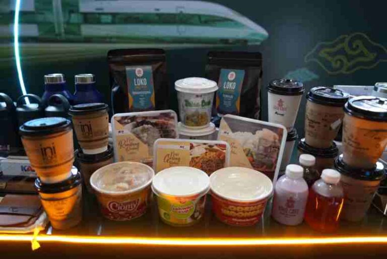 KAI Services Hadirkan Menu Kuliner Khas Garut “Cuanki Ciomy” di Kereta dan Loko Cafe