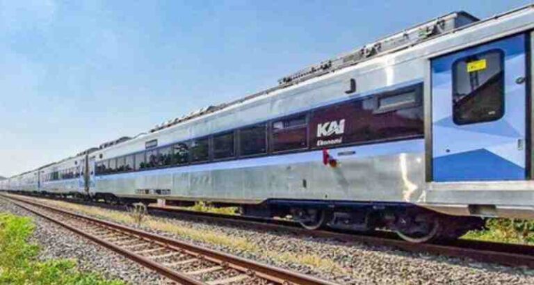 Balai Yasa Manggarai Hadirkan Kereta Livery Baru dan Kelas VIP