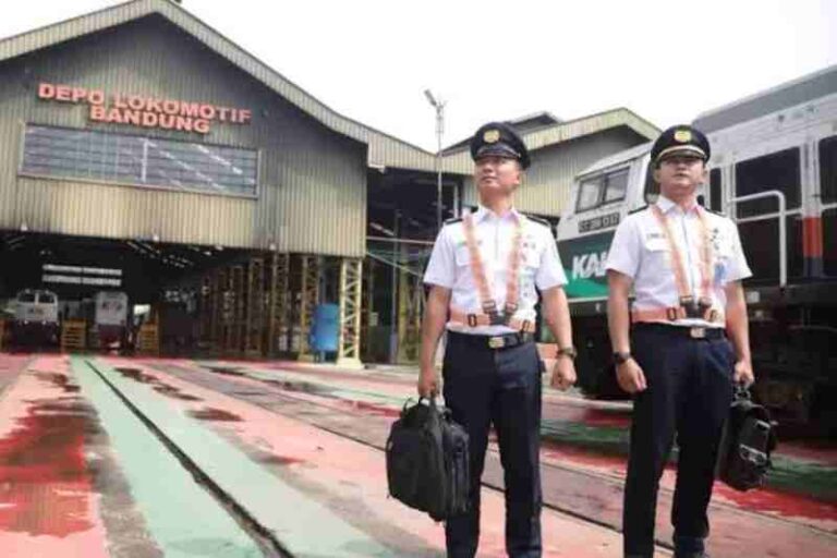 Kenali Pekerjaan Paling Penting di Kereta Api Indonesia, Kira-kira Apa Saja? Yuk, Simak Rangkumannya