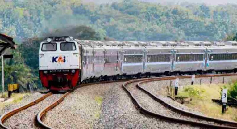 Tak Hanya Naik KA, ‘West Java Traincation’ Bakal Ajak Kalian Berwisata Menarik di Jawa Barat