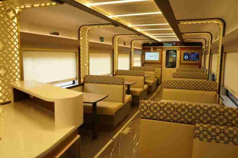 Ini Penjelasan KAI Soal Keluhan Masyarakat Tentang Kereta Restorasi Digunakan Untuk Working Space