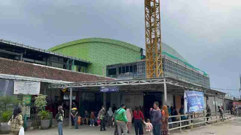 Penumpang Wajib Tahu! Mulai Jumat, KRL Tujuan Tanah Abang Pindah Peron di Stasiun Rangkasbitung