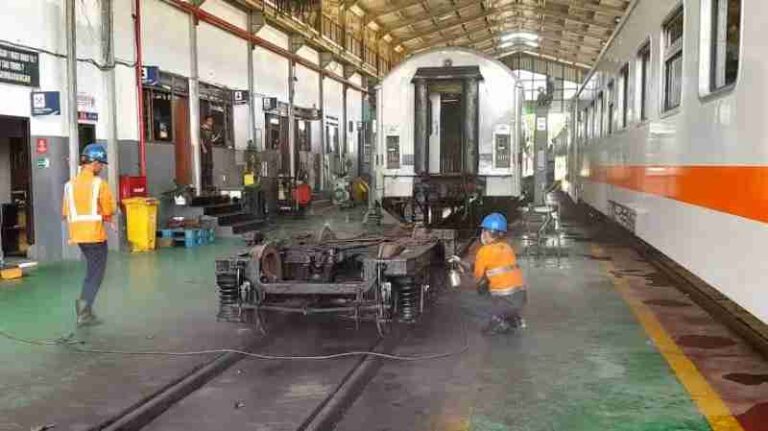 Agar Awet Melaju di Atas Rel, Ternyata Ini Rahasia Perawatan Roda Kereta Api