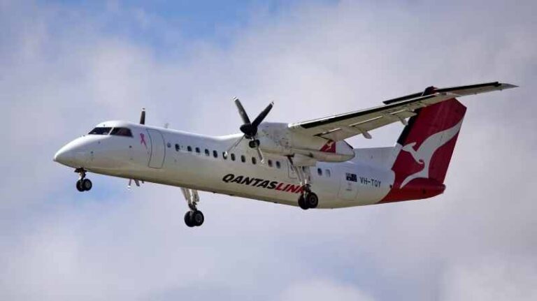 Beroperasi 25 Tahun, QantasLink Resmi Pensiunkan Pesawat Terakhir  De Havilland Canada Dash 8 Q300