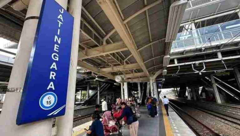 Catat! Mulai 1 Desember 2025, Ada Kereta Api yang Tak Berhenti Lagi di Stasiun Jatinegara