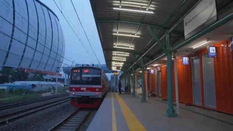 Gak Perlu Ribet Lagi, Adanya Stasiun JIS Kini Masyarakat Lebih Mudah Berolahraga di Stadion