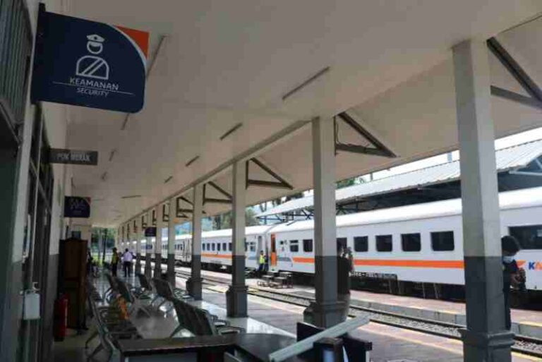 Simbol Konektivitas Jawa dan Sumatra, Jejak Ratusan Tahun Stasiun Merak yang Tak Pernah Padam