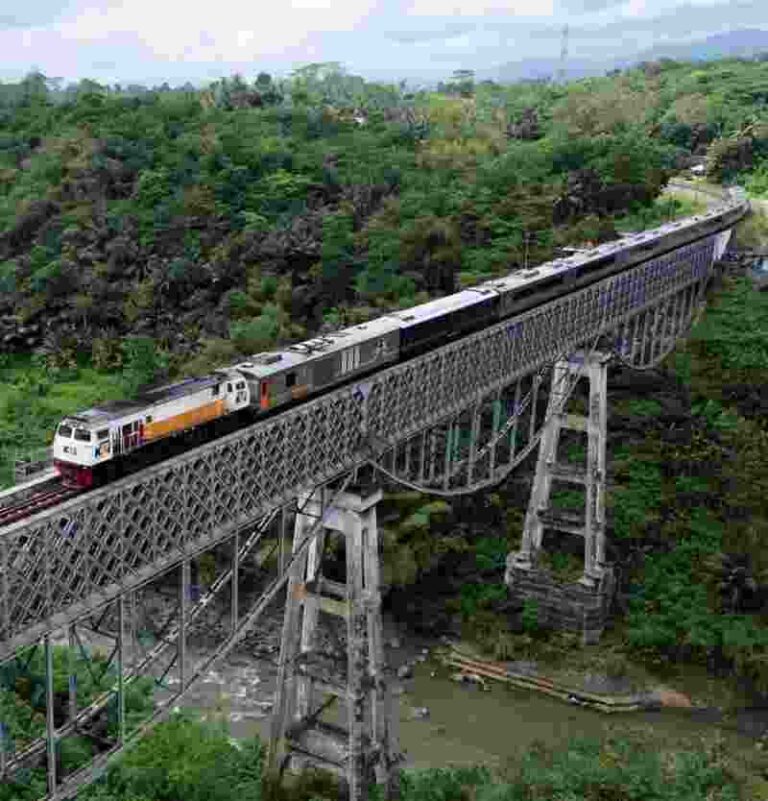 Mengenal Fakta Menarik Jembatan Cirahong yang Kokoh Berdiri Sejak 1893
