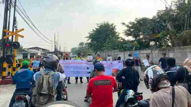 Bahaya Terobos Palang Pintu, KAI Terus Gencarkan Sosialisasi Perlintasan Guna Menyadarkan Masyarakat
