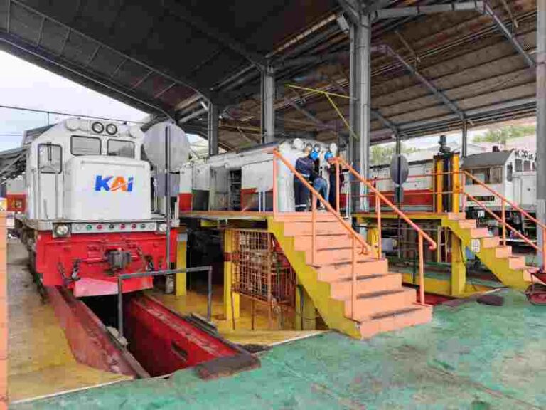 Dukung Penerapan Bahan Bakar Nabati, KAI Divre I Sumut Beralih Gunakan B50 di Lokomotif dan Kereta Pembangkit