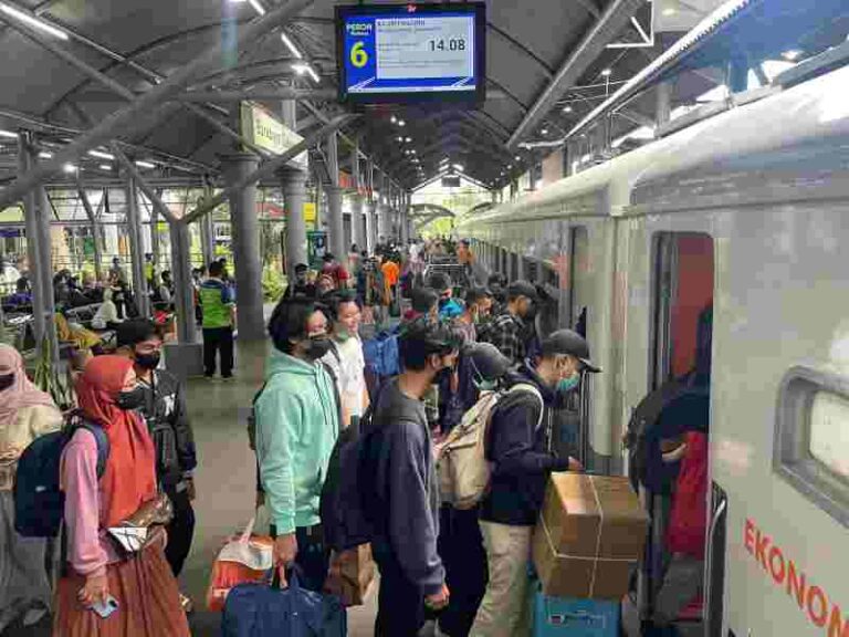 Barang Tertinggal di Stasiun atau di Kereta Api? Begini Panduan Lengkap Cara Mengurus dan Jangka Waktunya