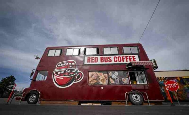 Sentuhan Ikonik Hong Kong di Amerika: Bus Tingkat Merah Ini Disulap Jadi Kedai Kopi dan Pizza Unik