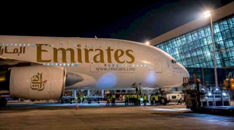 Cetak Sejarah! Pesawat Superjumbo Airbus A380 Emirates Mendarat Perdana di Jakarta, Boyong AC Milan Pulang