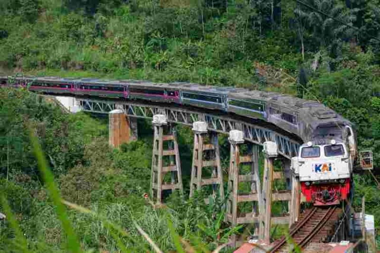Jalur Gradien Jadi Tantangan Terberat Perjalanan Kereta Api, Begini Penjelasannya