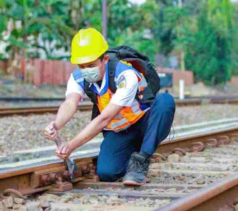 Halau Segala Rintangan, Profesi Ini Ternyata Bisa Menyelamatkan Setiap Perjalanan Kereta Api