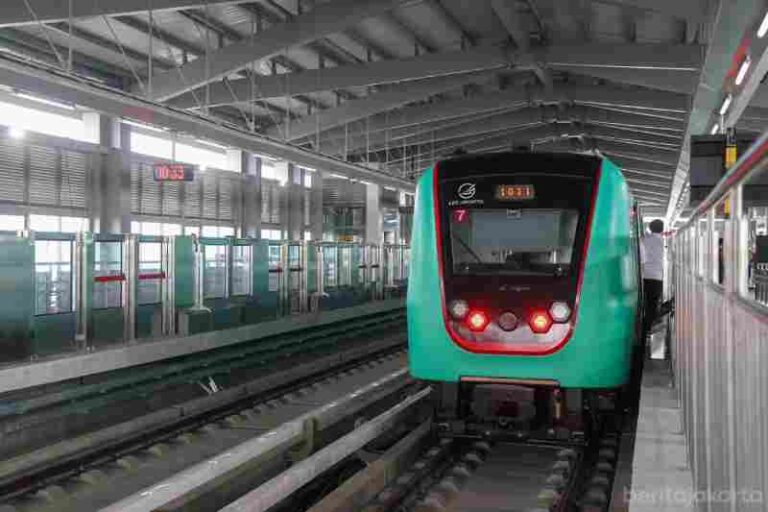 Cuma Rp8! Masyarakat Bisa Naik LRT Manggarai – Kelapa Gading Sebelum Diresmikan