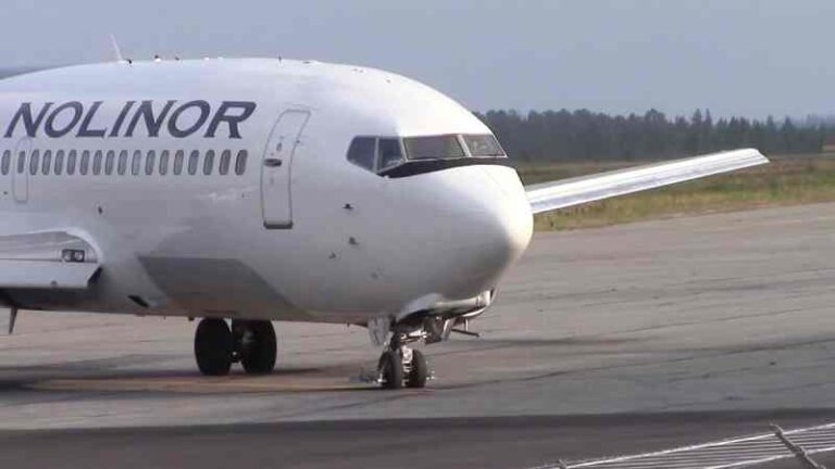 Pesona Boeing 737-200C Nolinor Aviation: Tetap Mengudara Gagah di Usia 52 Tahun