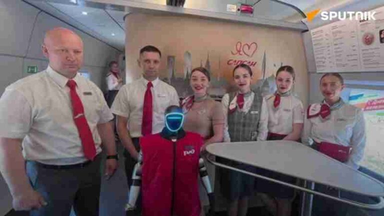 Rusia Uji Coba ‘Volodya’, Robot Pramusaji Pertama di Dunia untuk Kereta Cepat