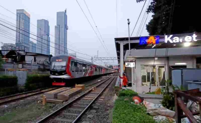 Imbas Stasiun Karet Ditutup, Penumpang KRL di Stasiun BNI City Melonjak Signifikan