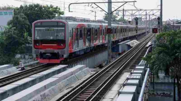 7 KRL Buatan INKA Dipaksa Berhenti Beroperasi, Bagaimana Efek Kepada Penumpang?