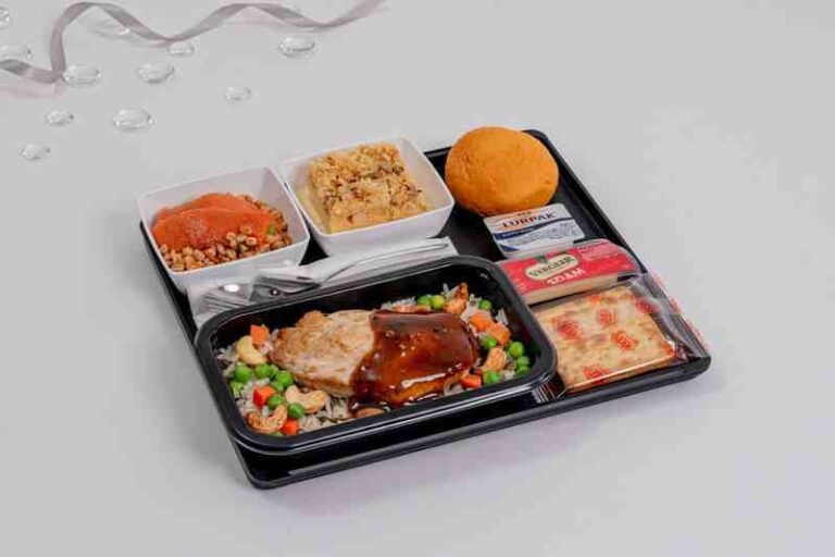 Mewah! Singapore Airlines Gandeng Christofle dan Hadirkan 100+ Menu Baru untuk Pengalaman Bersantap di Udara