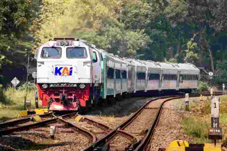 Sebanyak 182.000 Lebih Penumpang Gunakan Kereta Ekonomi Kerakyatan, KAI Terus Perkuat Evaluasi Pelayanan