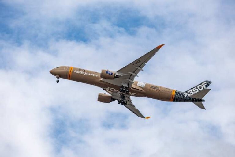 Tonggak Sejarah Penerbangan Logistik, Airbus A350F Sukses Jalani Penerbangan Perdana di Toulouse