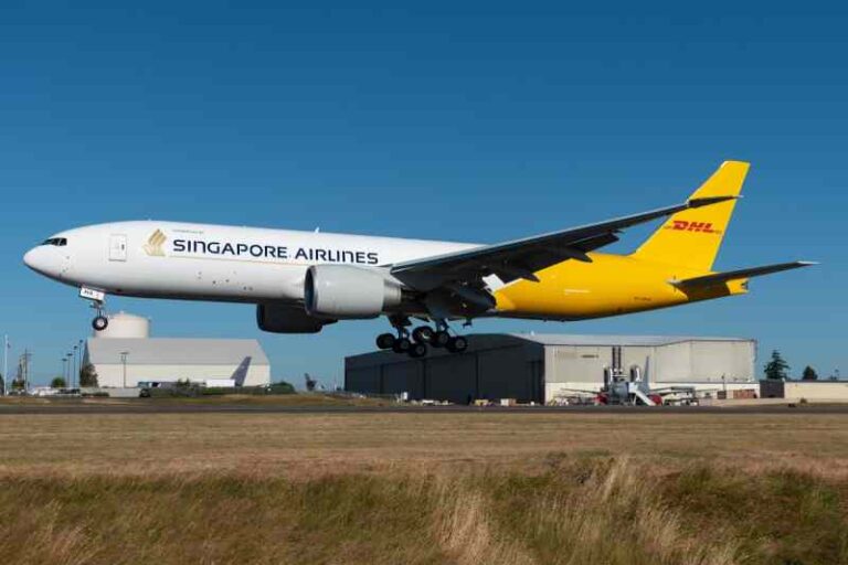 Perkuat Rantai Pasok Global, DHL Express dan Singapore Airlines Perpanjang Kerja Sama Boeing 777F